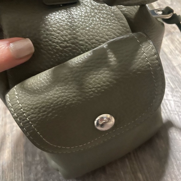 Coach Pebble Green Leather Shoulder Bag with Minimalist Design - Picture 3 of 6